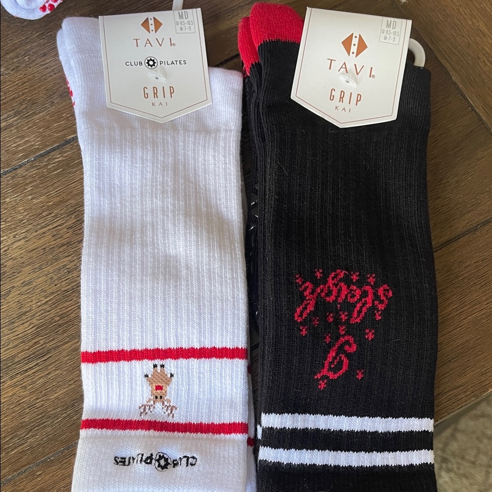 NWT TAVI medium White and Black Grip Socks, 2 pairs